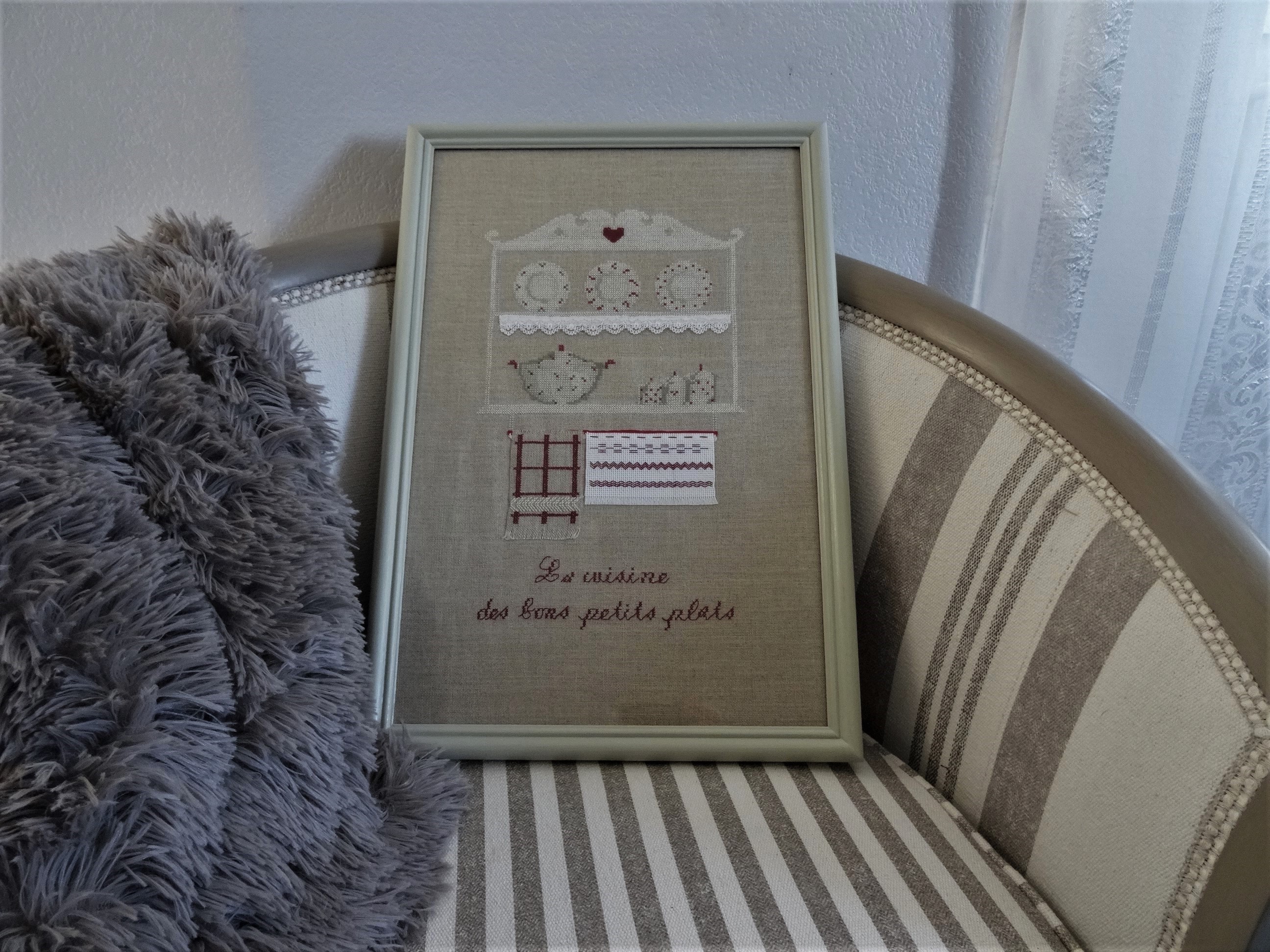 Idée cadeau : broderie réalisée à la main et encadrée sous verre