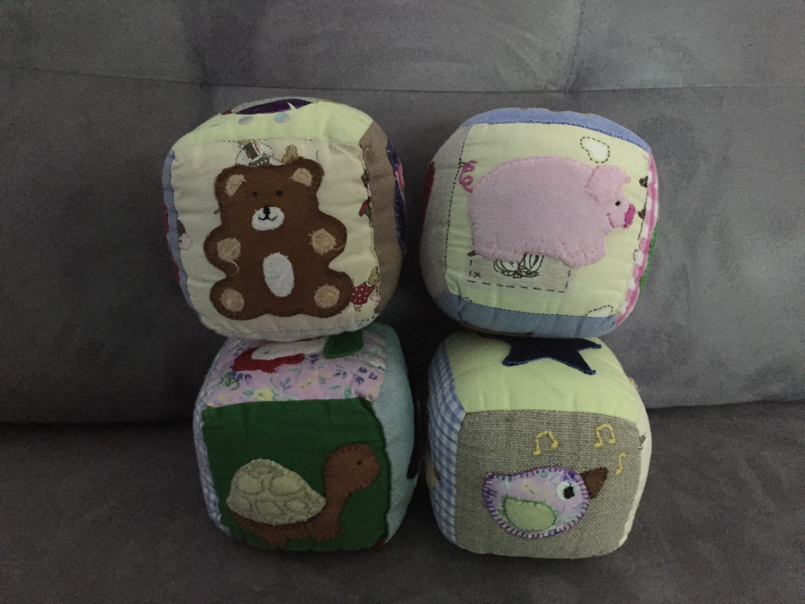 Cubes d'éveil en tissu : accessoires-bebe par lacigalecreative
