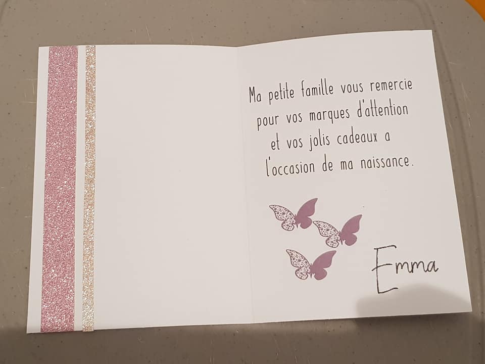 Carte Remerciement de Naissance Bébé Fille sur des Cadeaux