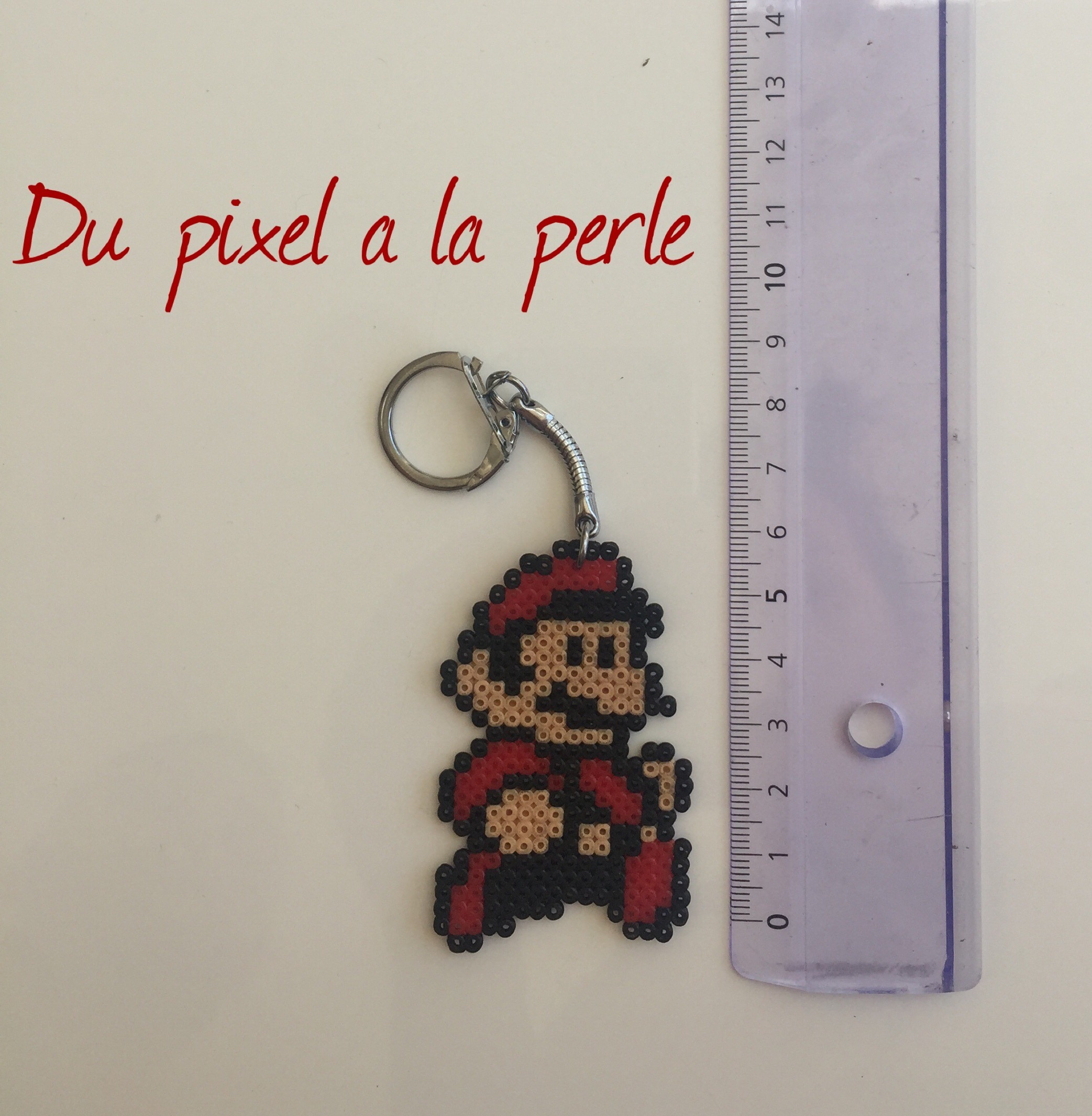 Porte-clé mario en perles hama-pixel art-perler-perles à repasser