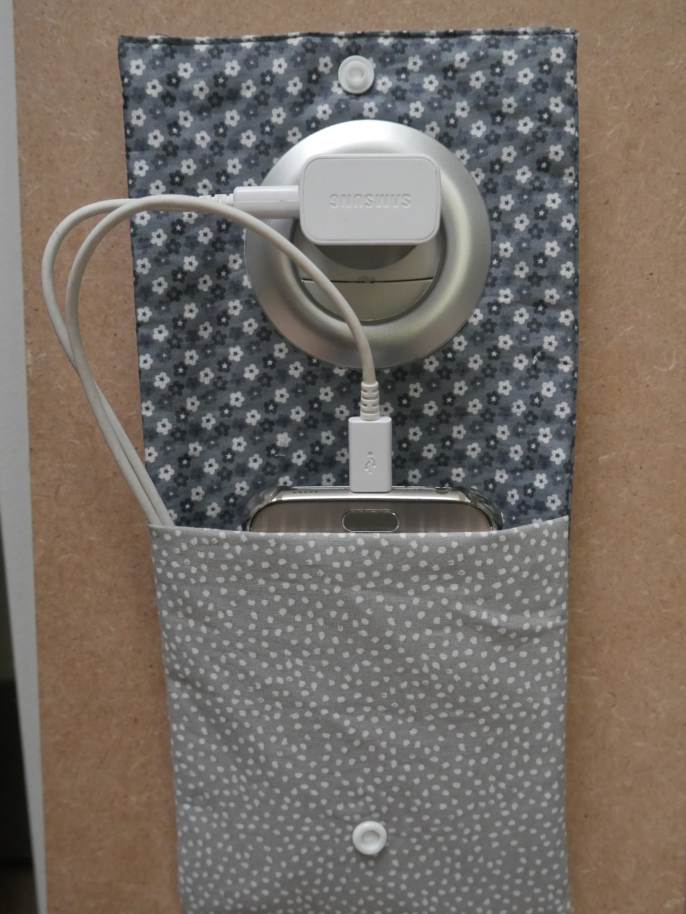 Porte chargeur téléphone - pochette téléphone : par adl-pour-eux