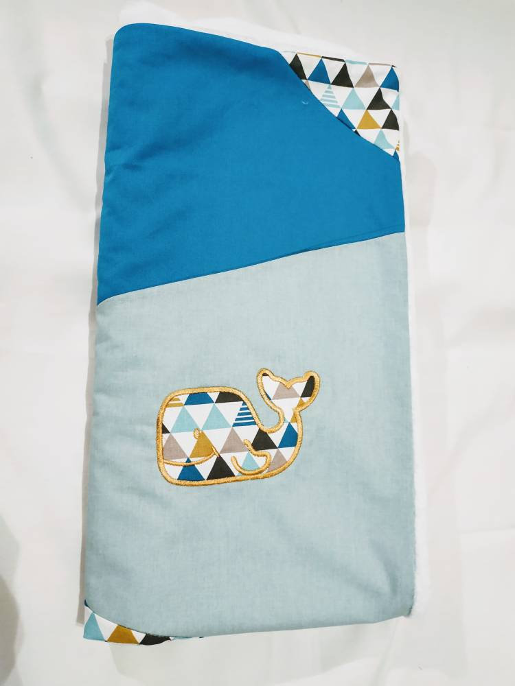 Couverture Bebe Tres Douce En Coton Oeko Tex Et Tissu Tout Doux Et Chaud Bleu Avec Une Petite Baleine Appliquee Cadeau Naissance Par Chez Mademoiselle Ange Couverture Bebe Tres Douce En Coton Oeko Tex Et Tissu Tout Doux Et Chaud Bleu Avec Une Petite Baleine Appliquee Cadeau Naissance Par Chez Mademoiselle Ange