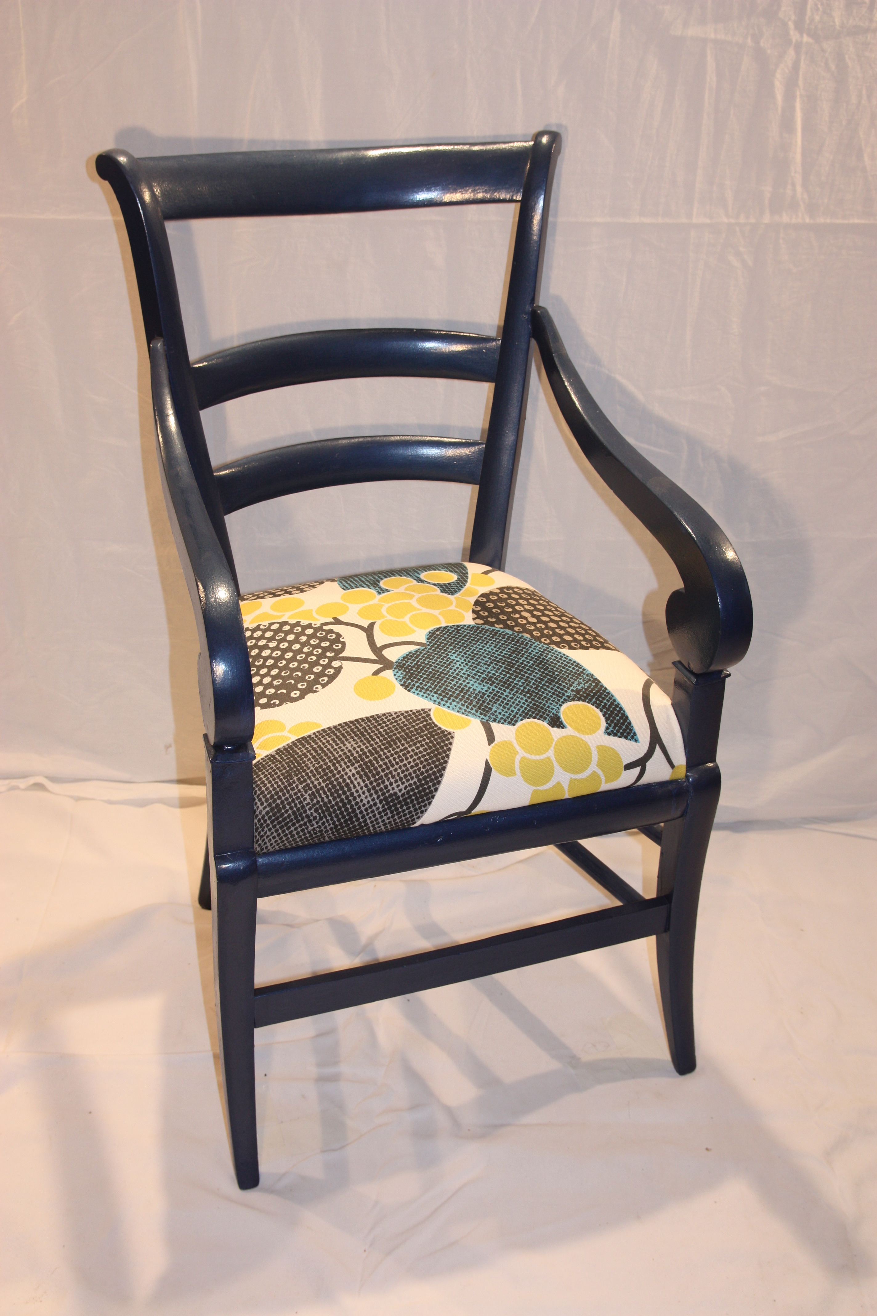 Chaise a accoudoir bleuette  meubles par pepishop