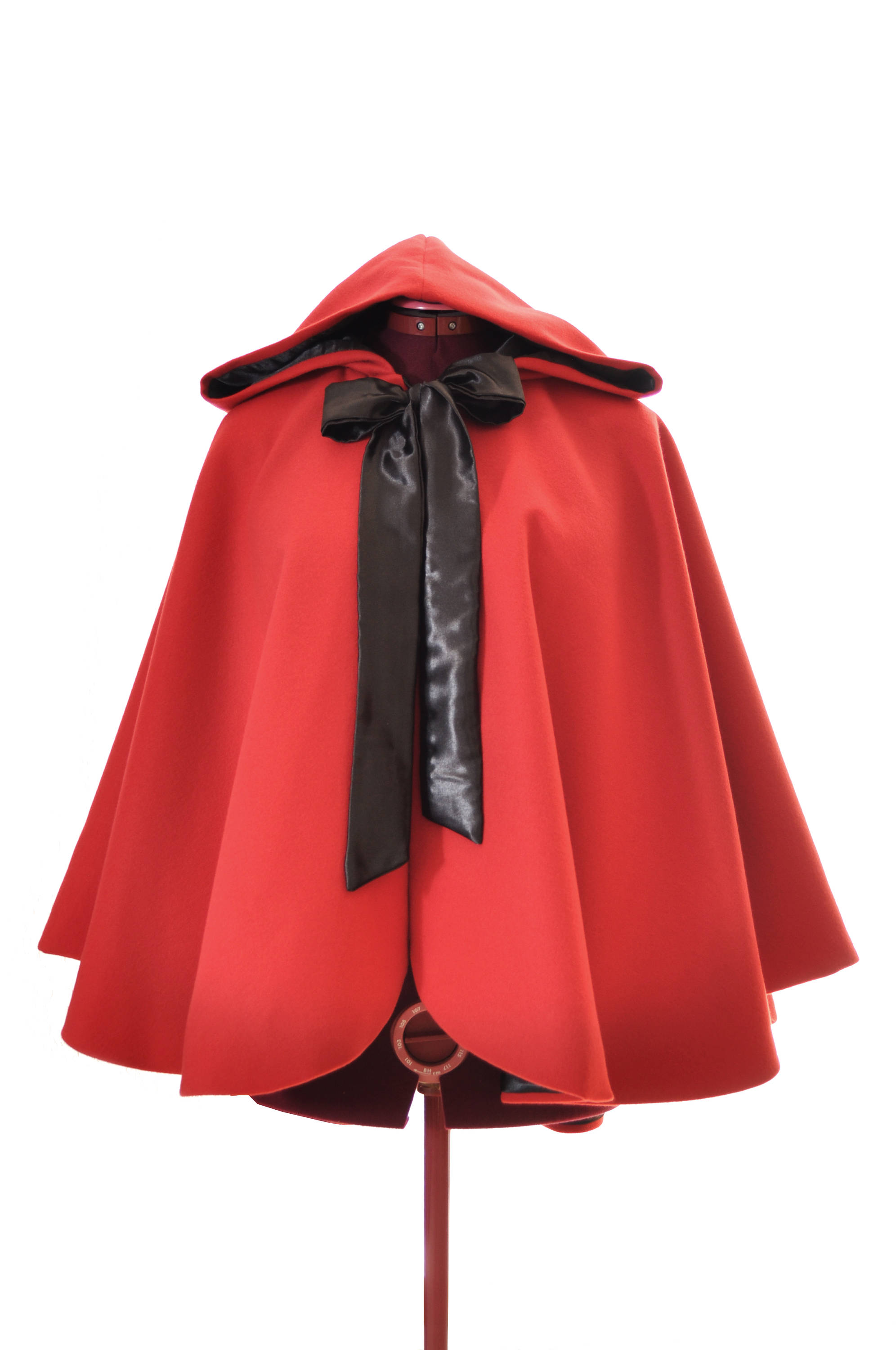 manteau a capuche rouge