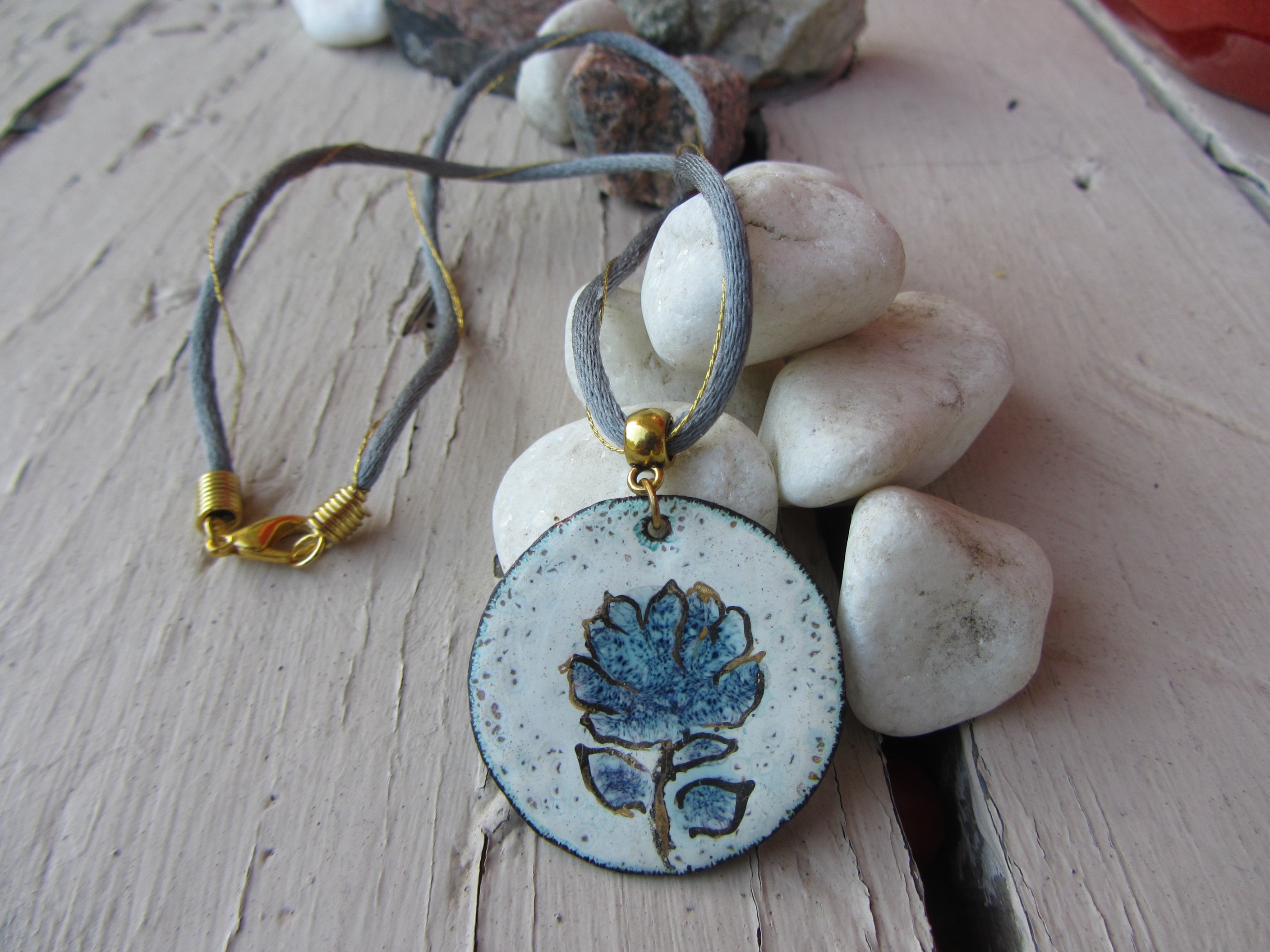 Collier Email Blanc Bélanie : Vintage Chic