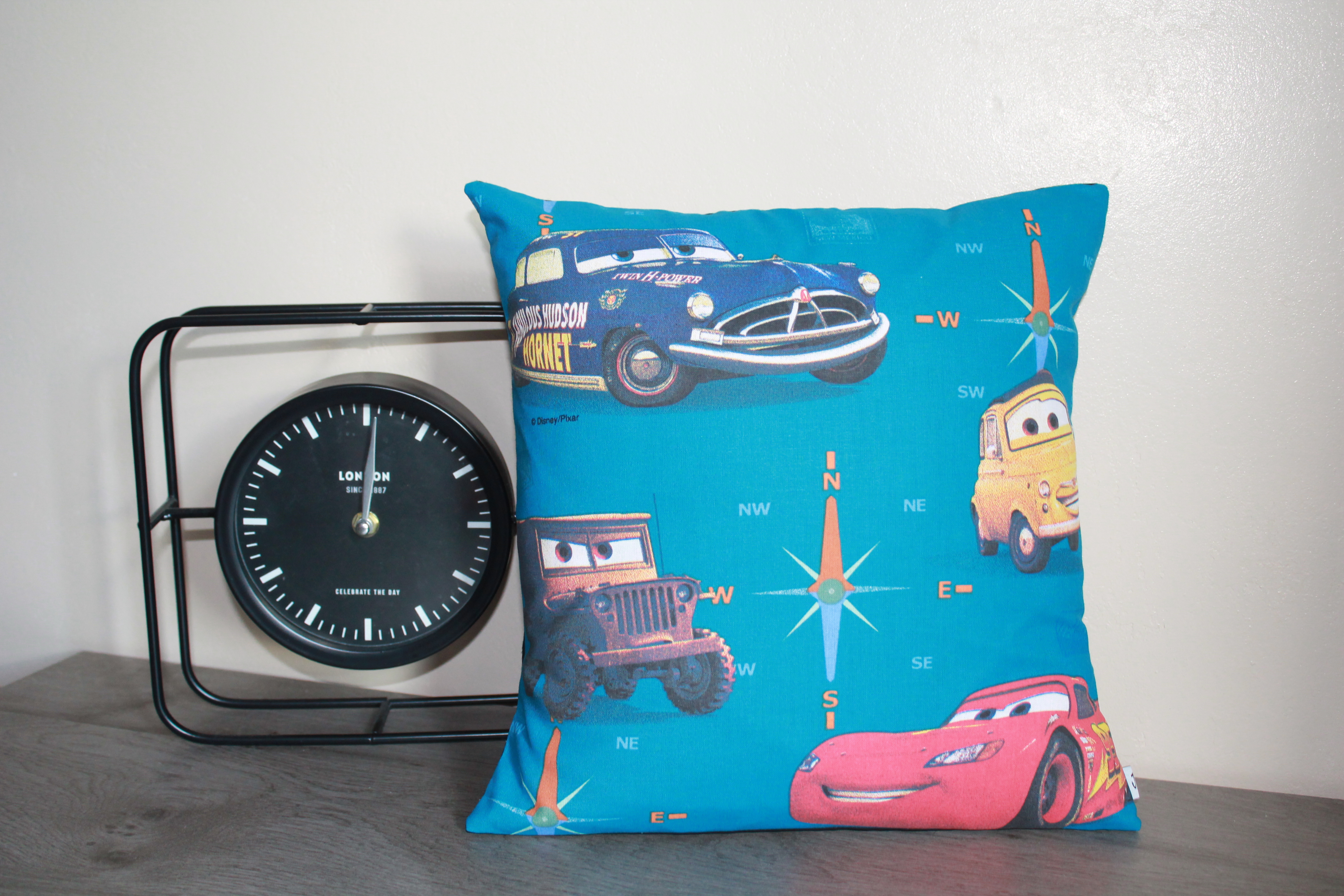 Pillow cover - housse de coussin disney - pizar cars 30x30 ...