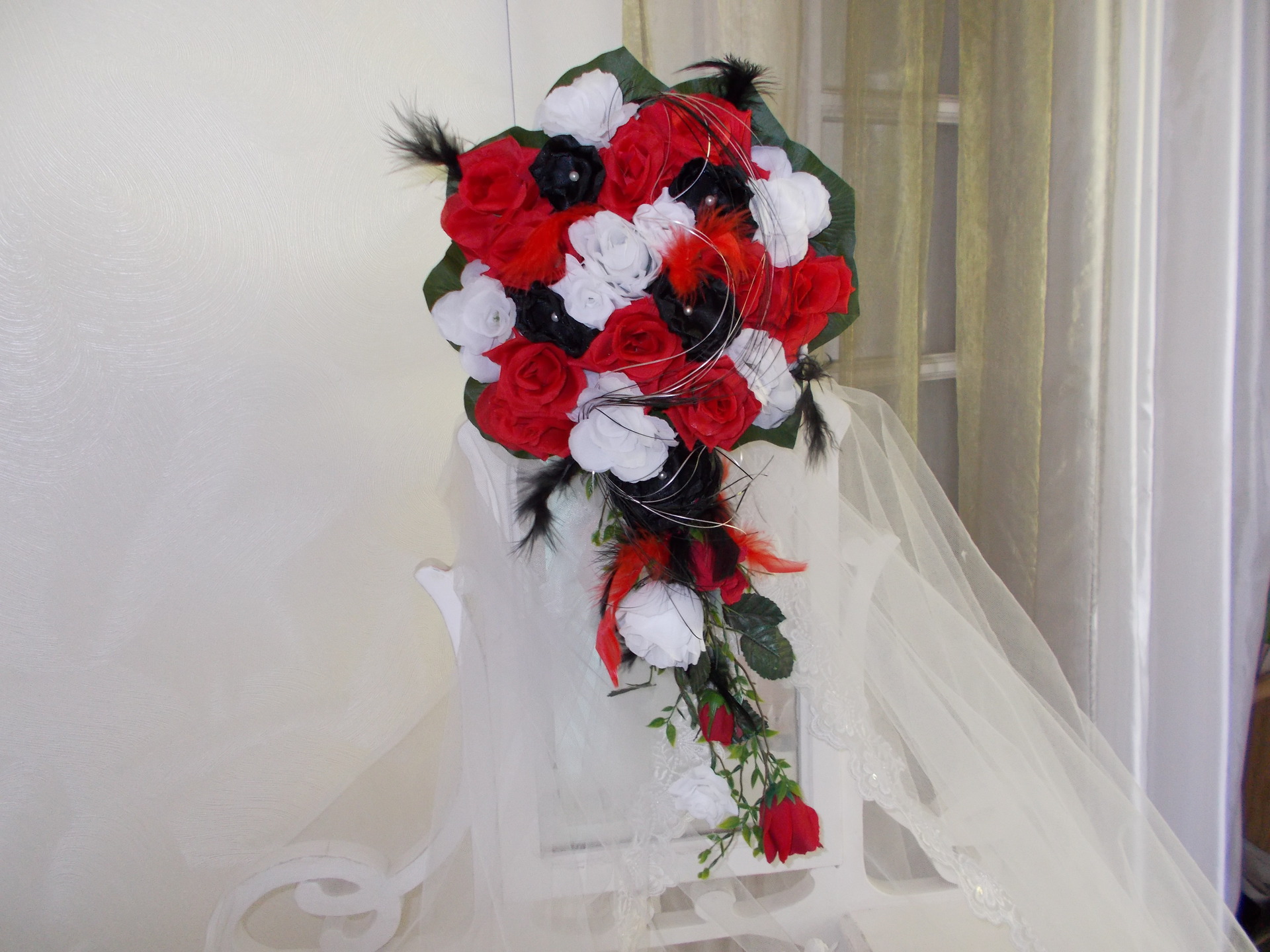 Bouquet de mariée noir rouge et blanc : accessoires-autres-accessoires par  mariage