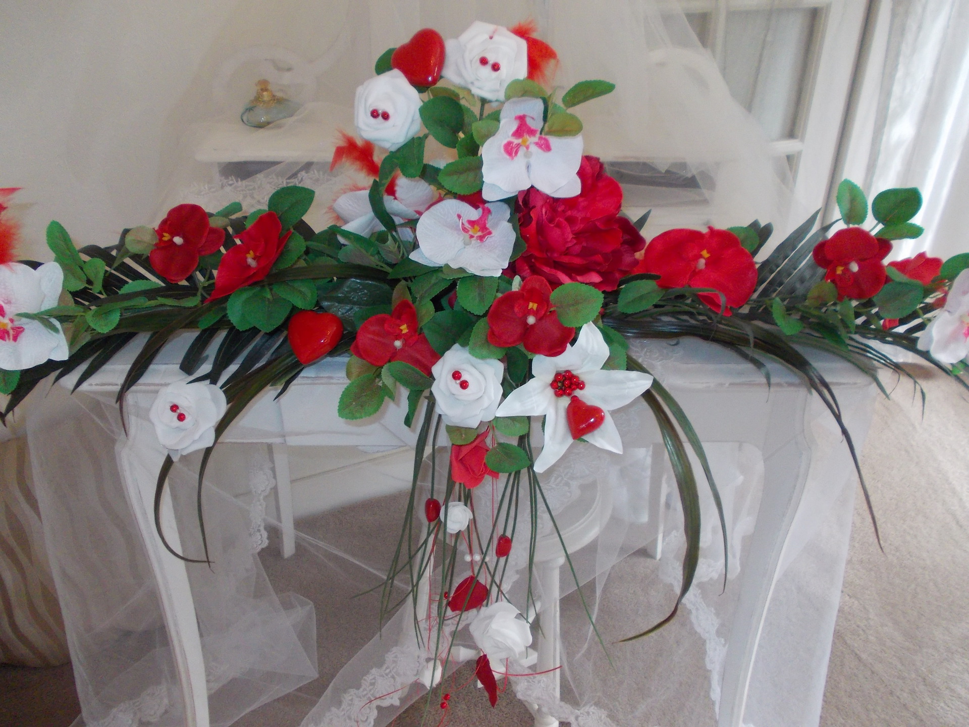 Centre de table d honneur artificiel mariage fleur rouge et blanc :  accessoires-autres-accessoires par mariage