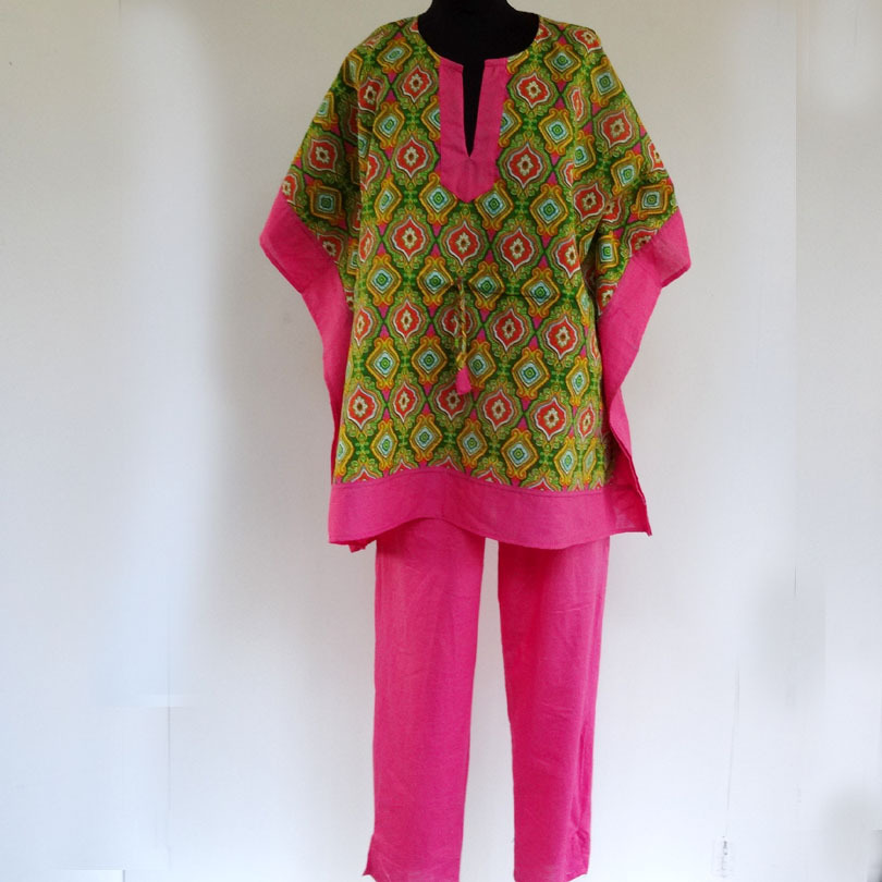 Pyjama femme / tenue d'intérieur en coton imprimé vert et rose et