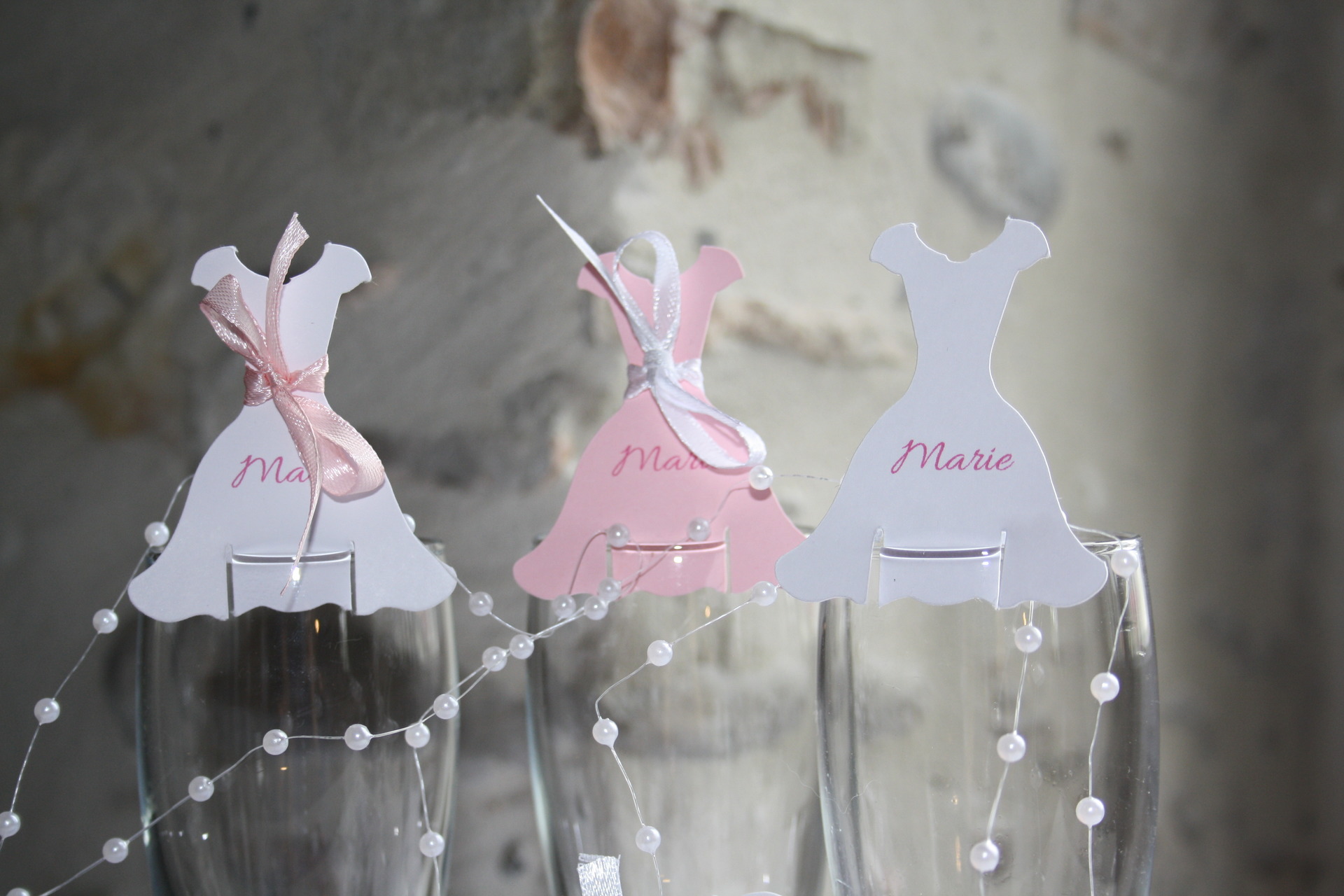 Lot De 10 Marque Places En Forme De Robe Personnalise Pour Bapteme Communion Anniversaire Maison Et Deco Service De Table Par Laboiteaboites Lot De 10 Marque Places En Forme De Robe Personnalise Pour Bapteme Communion Anniversaire Maison Et Deco Service De Table Par Laboiteaboites