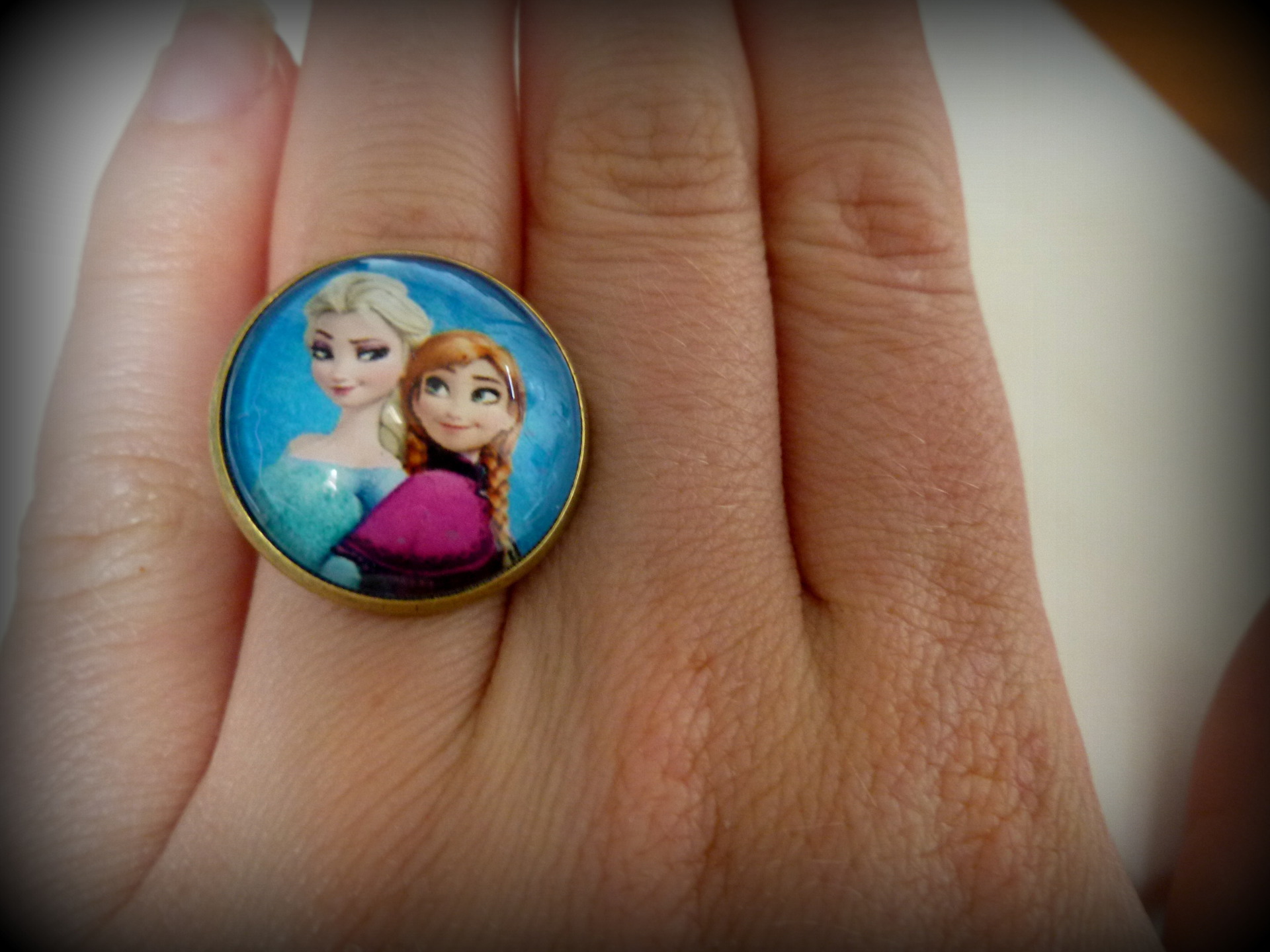 Bague reglable avec cabochon reine des neiges frozen en verre 20 mm bague par creationsdemanon