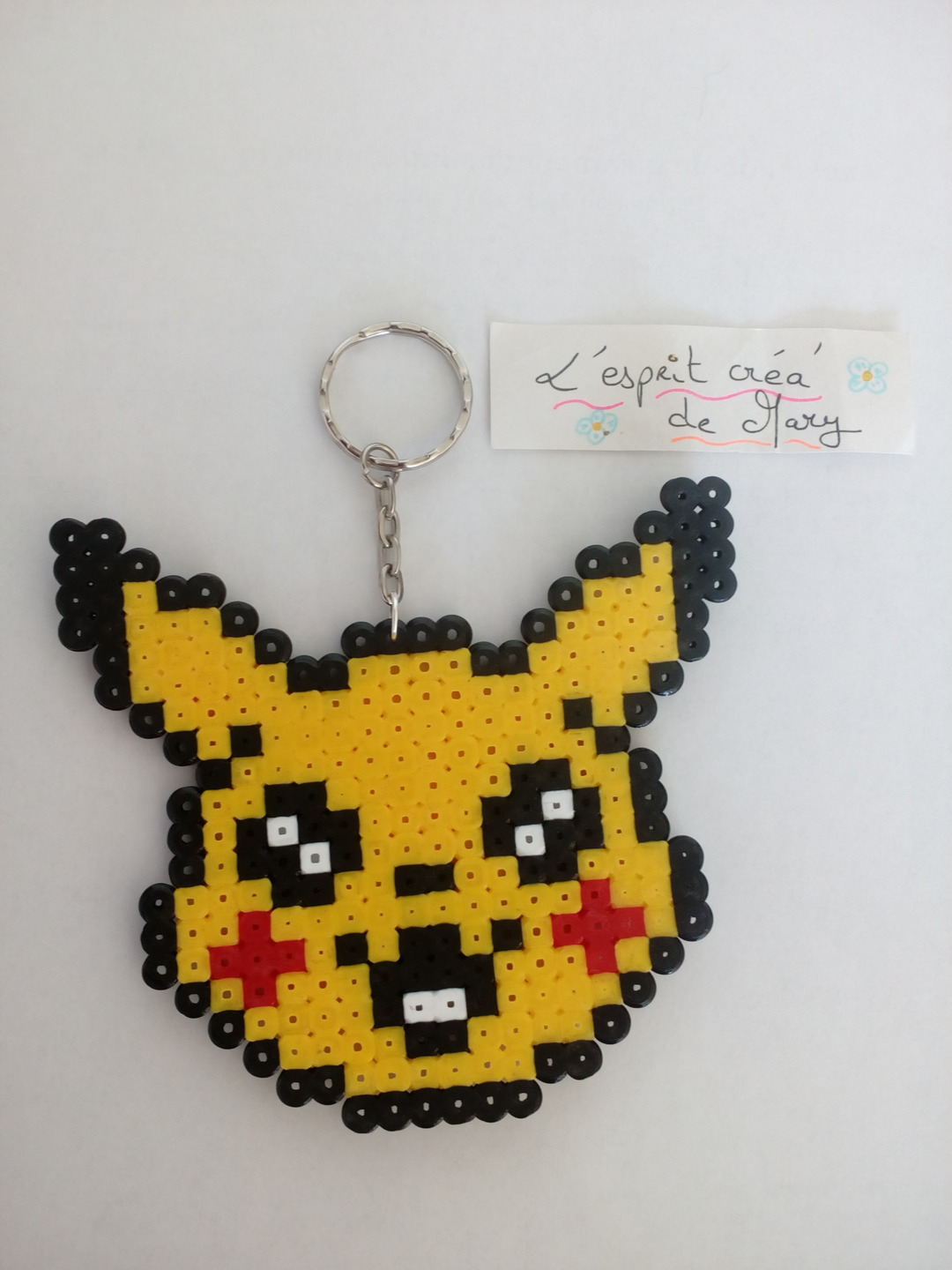 porte clés en perles hama : Pikachu pokemon go