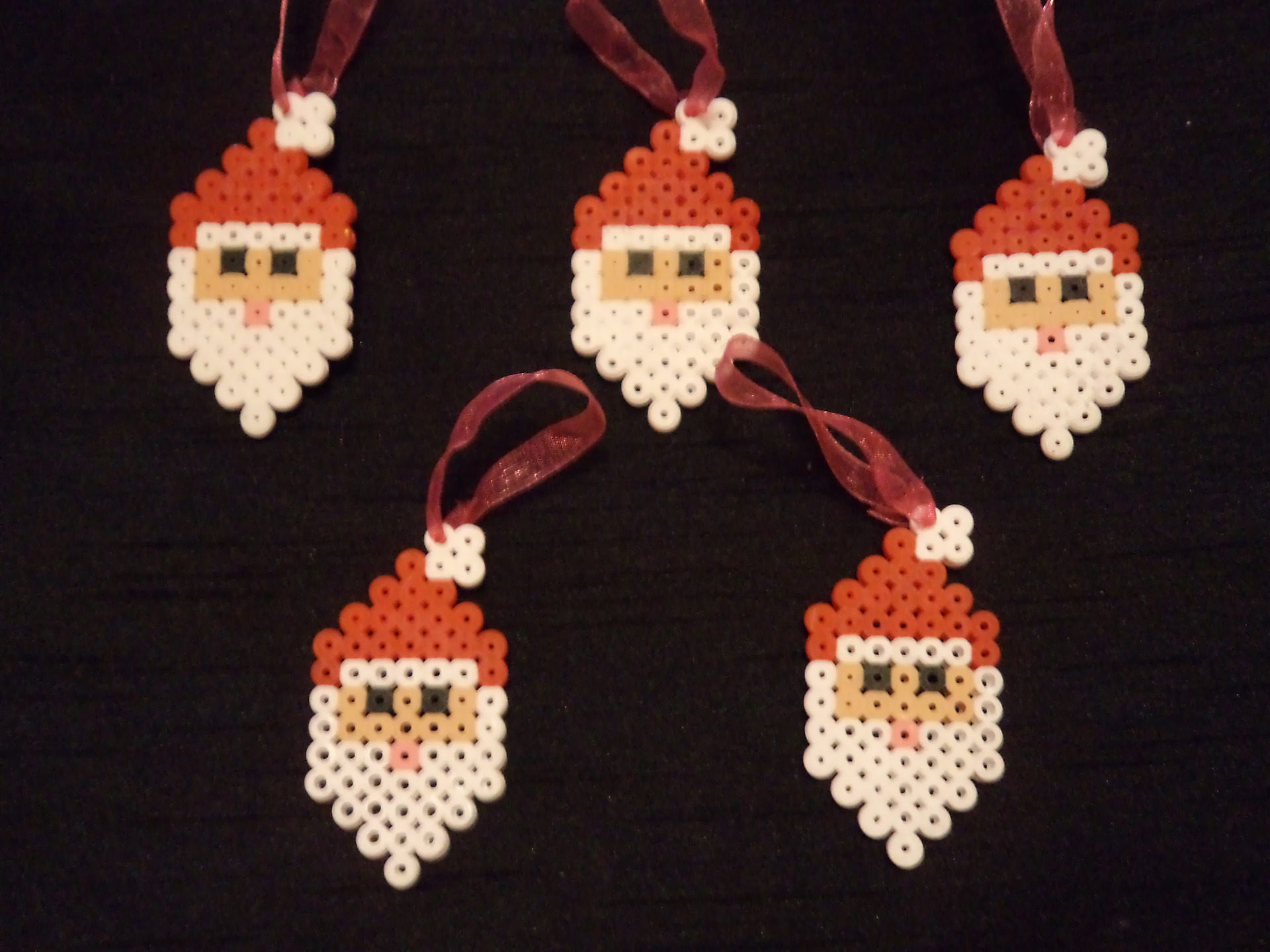 5 Tetes De Pere Noel En Perles Hama Pour Decorer Le Sapin Maison Et Deco Accessoires Par Lespritcreademary 5 Tetes De Pere Noel En Perles Hama Pour Decorer Le Sapin Maison Et Deco Accessoires Par Lespritcreademary