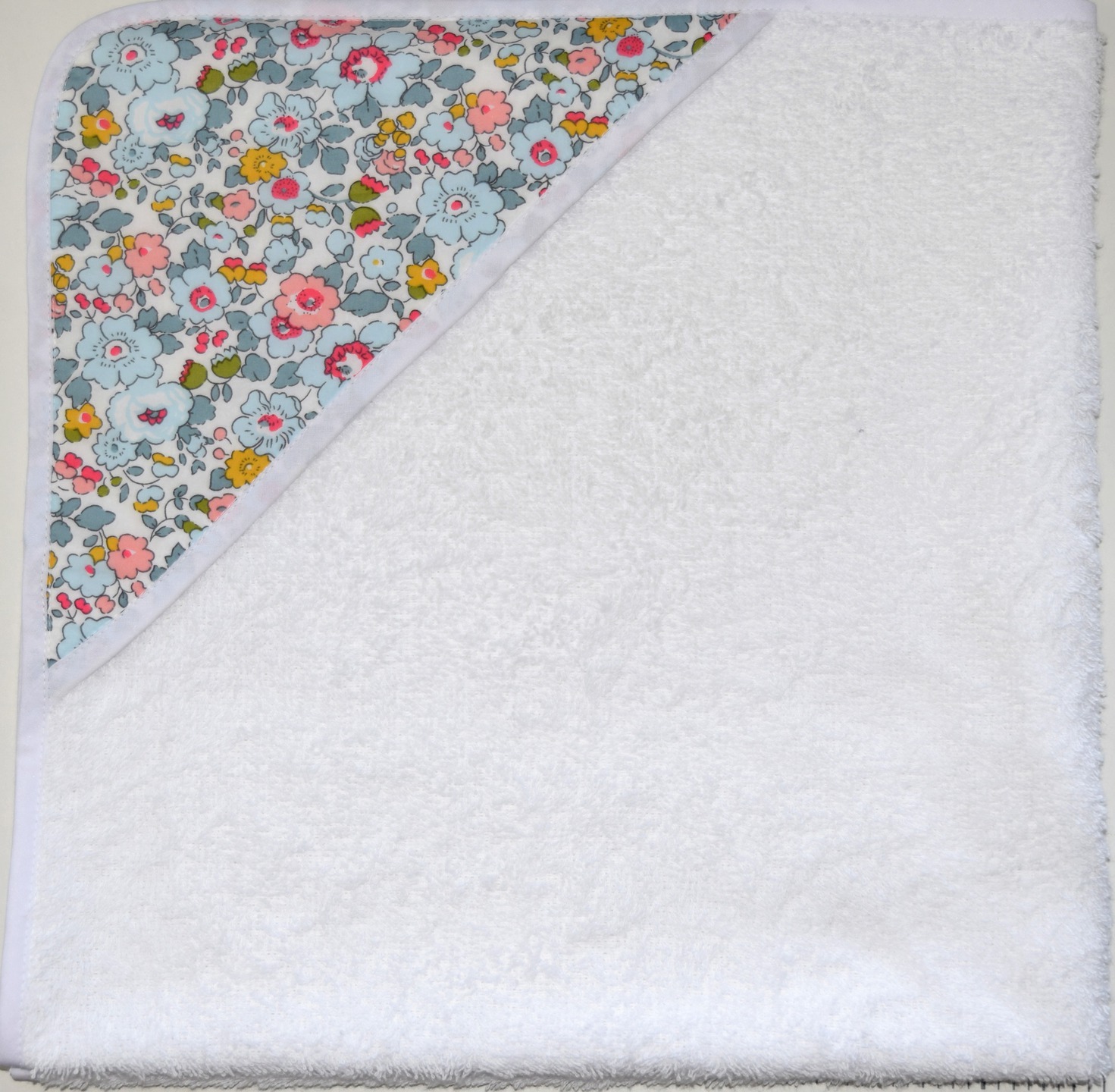 Cape De Bain Liberty Betsy Personnalisable Maison Et Deco Textiles Tapis Par Cecouture Cape De Bain Liberty Betsy Personnalisable Maison Et Deco Textiles Tapis Par Cecouture