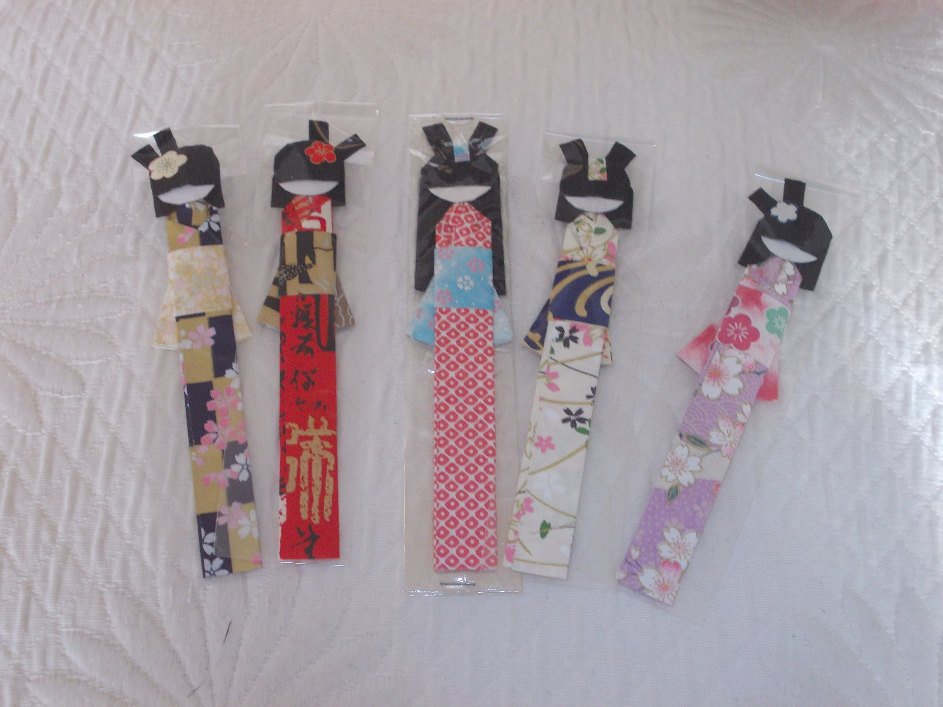 lot de 5 marque- pages traditionnels japonais en washi poupées en kimono