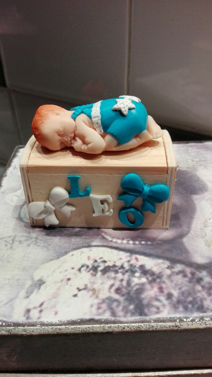 Boite Avec Un Bebe En Pate Fimo Maison Et Deco Boites Coffr S Par Jutoma76