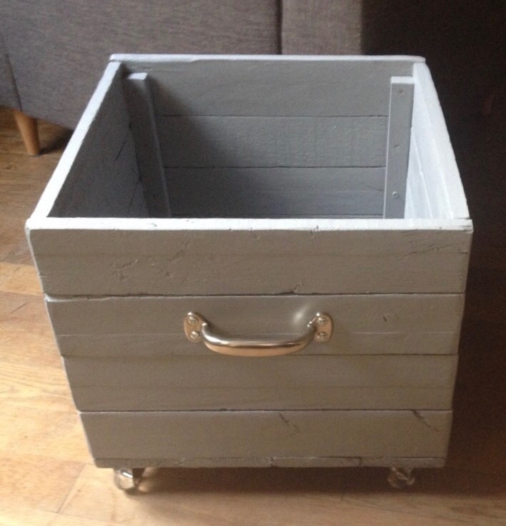 Caisse A Roulette En Bois Avec Son Couvercle Coussin Meubles Par Decophine