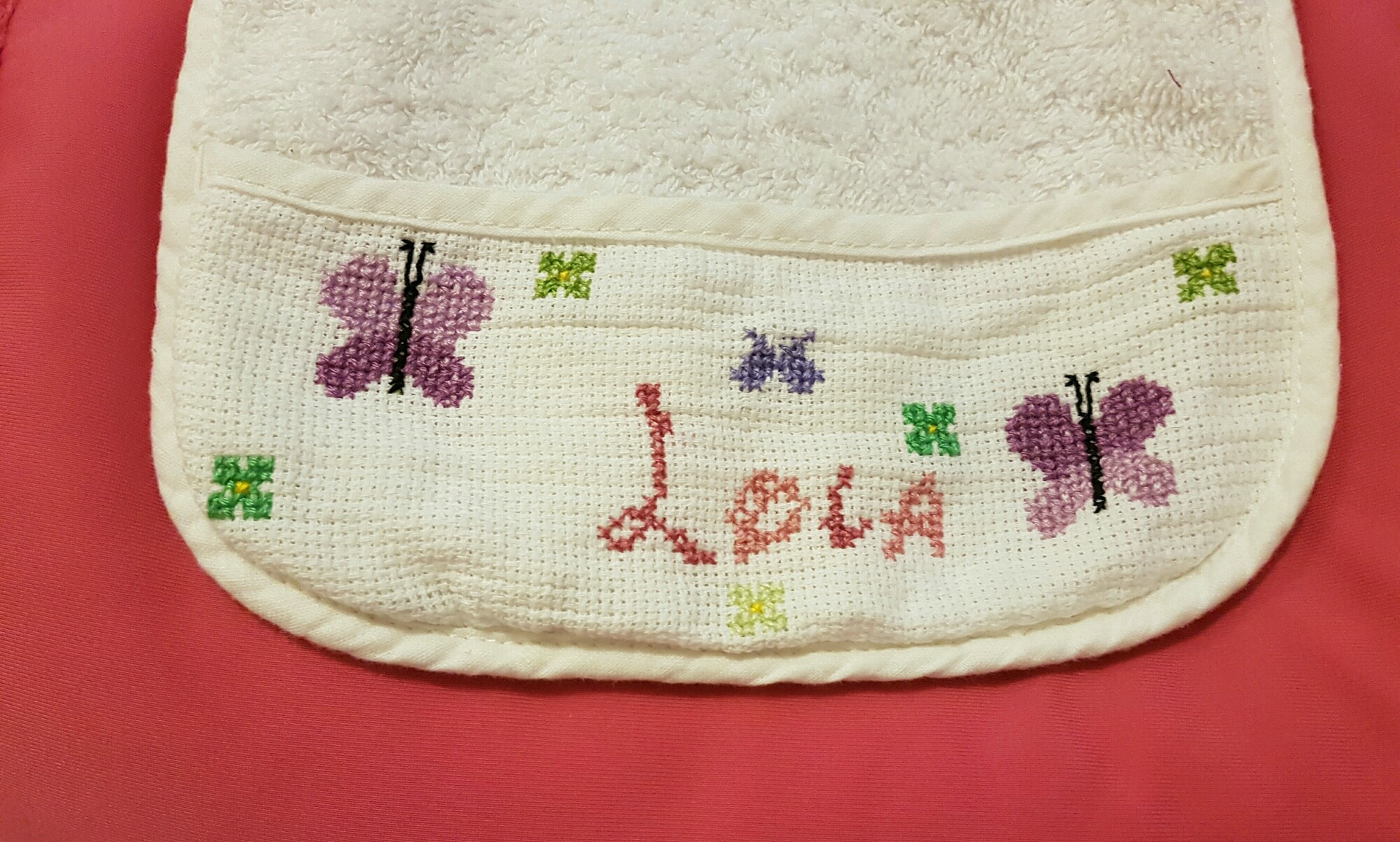 Bavoir Brode Au Point De Croix Personnalisable Ecru Bebe Ou Enfant Fleurs Papillons Fait Main Personnalisable Par Autour2bebe Bavoir Brode Au Point De Croix Personnalisable Ecru Bebe Ou Enfant Fleurs Papillons Fait Main Personnalisable Par Autour2bebe