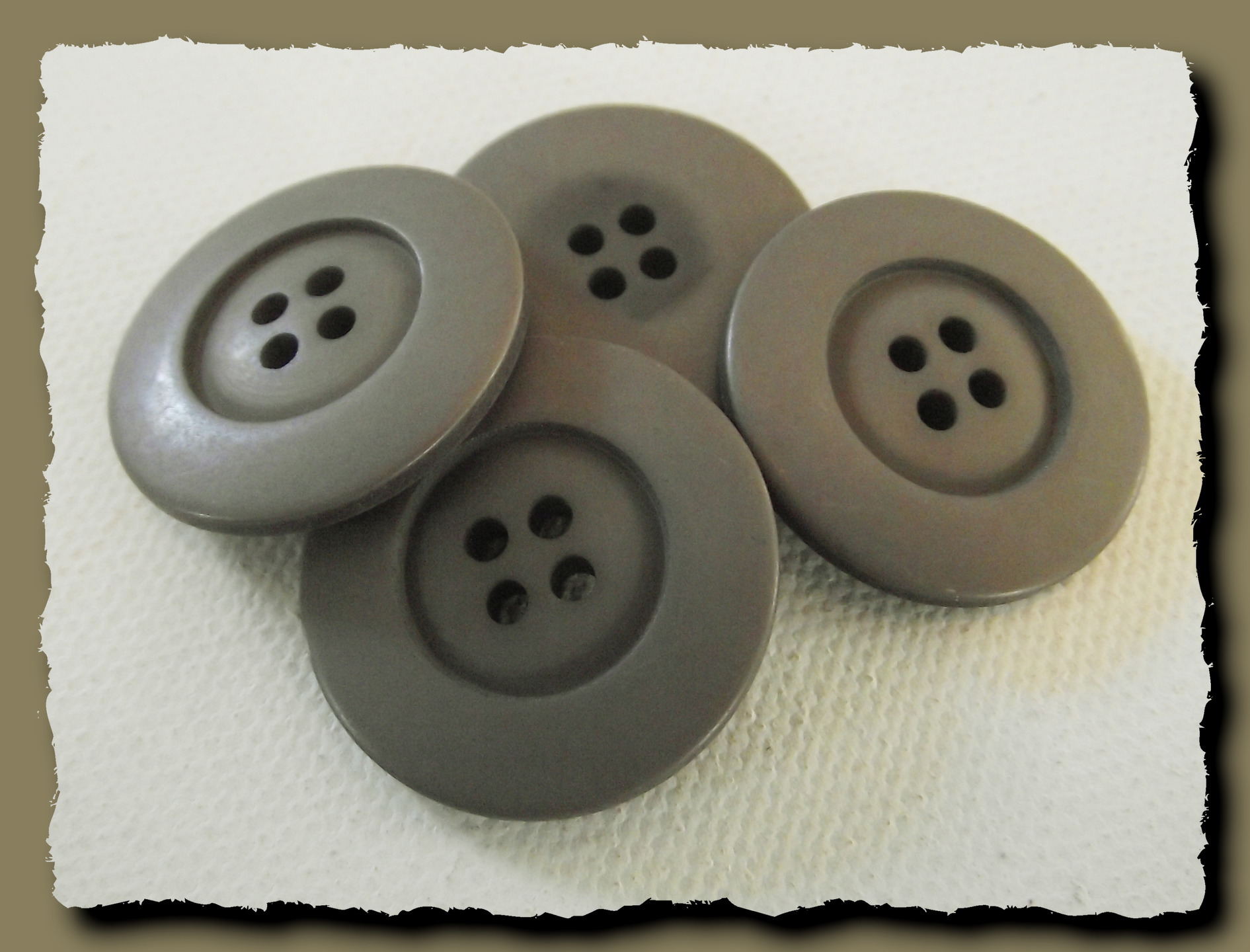 4 BOUTONS Marron Kaki 25 mm 2,5 cm Button sewing neuf lot couture 4 trous