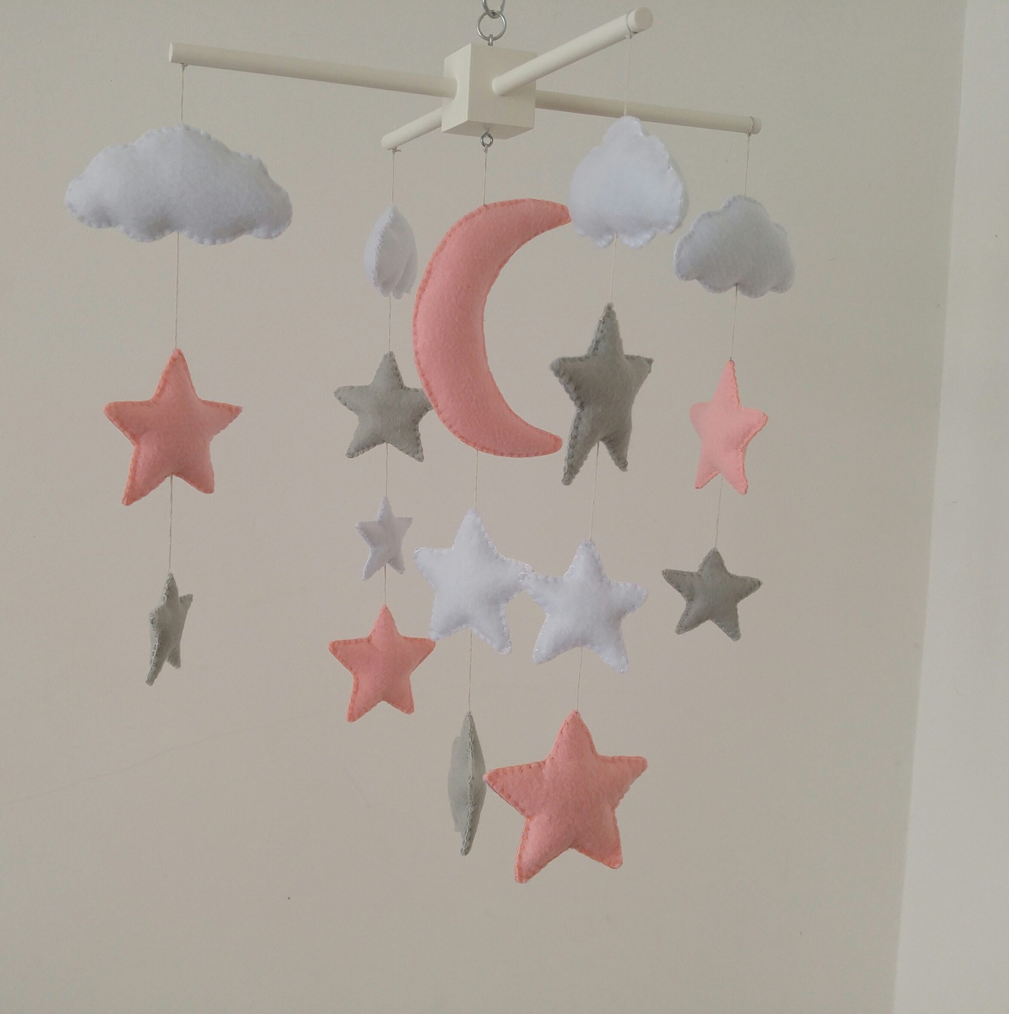 Mobile Bebe Avec Etoiles Nuages Et Lune Fait Main Enfants Peluches Doudous Par Feltmobiles Mobile Bebe Avec Etoiles Nuages Et Lune Fait Main Enfants Peluches Doudous Par Feltmobiles